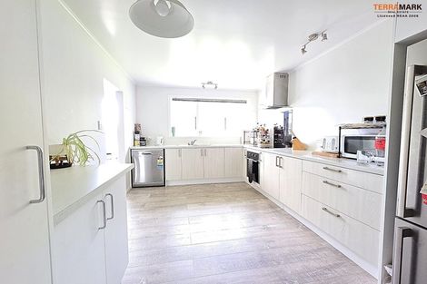Photo of property in 21 Totara Park Road, Clouston Park, Upper Hutt, 5018