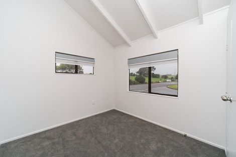 Photo of property in 2 Peter Hall Drive, Kelvin Grove, Palmerston North, 4414