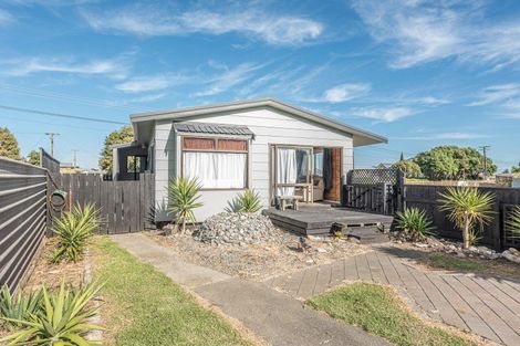 Photo of property in 21 Manuka Street, Castlecliff, Whanganui, 4501