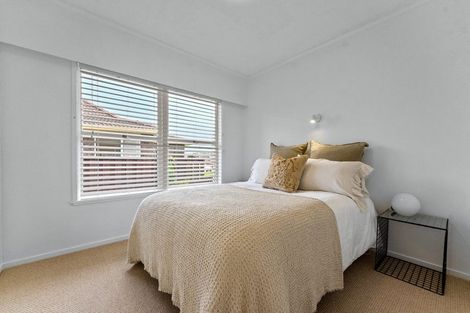 Photo of property in 1/18 Shakespeare Road, Milford, Auckland, 0620