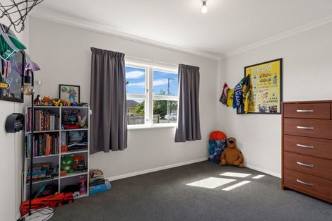 Photo of property in 16 Bledisloe Street, Levin, 5510