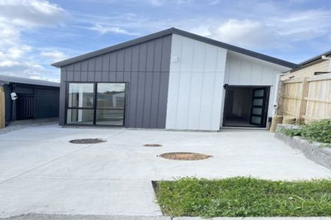 Photo of property in 21 Morus Road, Massey, Auckland, 0614