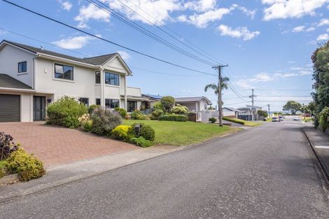 Photo of property in 12 Rua Road, Paraparaumu Beach, Paraparaumu, 5032