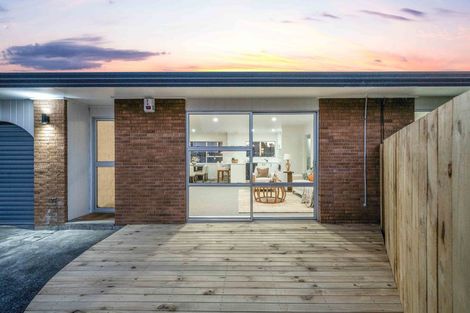 Photo of property in 2/24 Waimana Road, Conifer Grove, Takanini, 2112