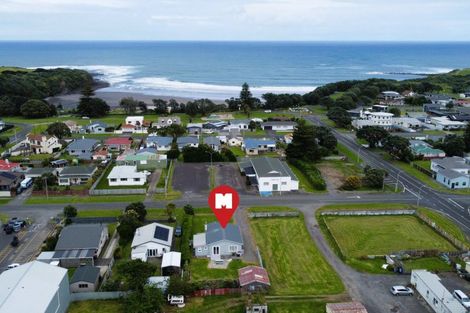 Photo of property in 39 Domett Street, Opunake, 4616