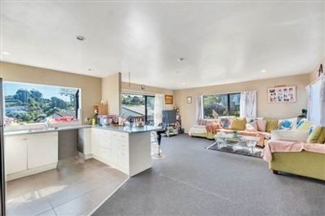 Photo of property in 11 Loughanure Place, Massey, Auckland, 0614