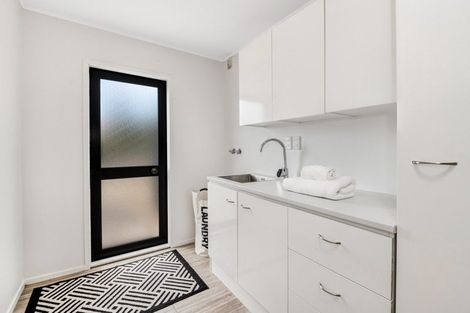 Photo of property in 1/1 Tern Place, Unsworth Heights, Auckland, 0632