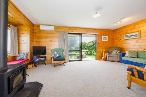 Photo of property in 6 Oratia Street, Waikanae Beach, Waikanae, 5036