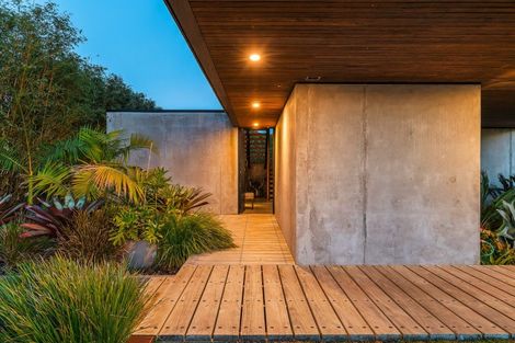 Photo of property in 30 Nihinihi Avenue, Raglan, 3225