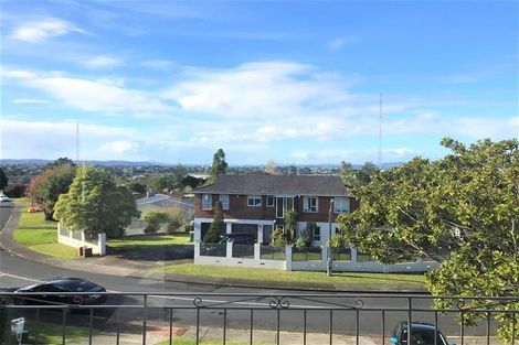 Photo of property in 19 Hartley Terrace, Massey, Auckland, 0614