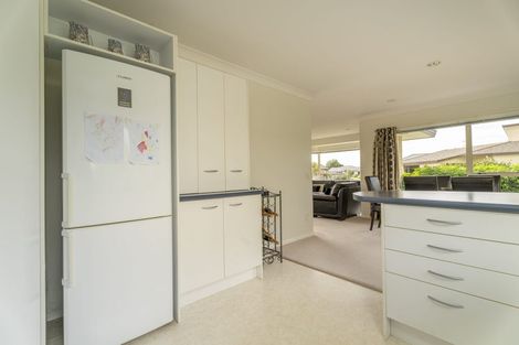 Photo of property in 17 Crown Hill, Paraparaumu, 5032