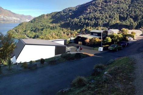 Photo of property in 38 Mackinnon Terrace, Sunshine Bay, Queenstown, 9300