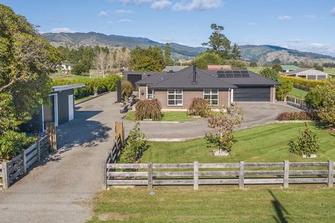 Photo of property in 418 Tararua Road, Levin, 5571