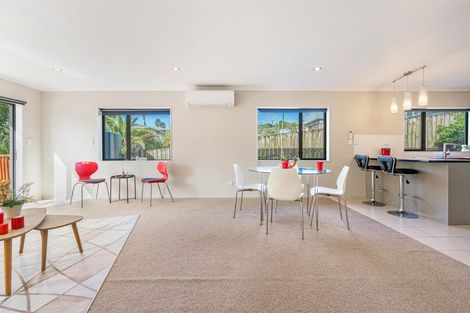Photo of property in 19a Kelwyn Road, Kelston, Auckland, 0602