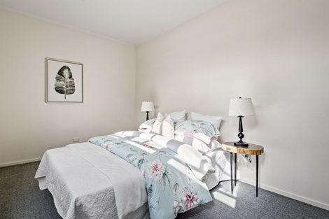 Photo of property in 13 Islington Avenue, New Lynn, Auckland, 0600