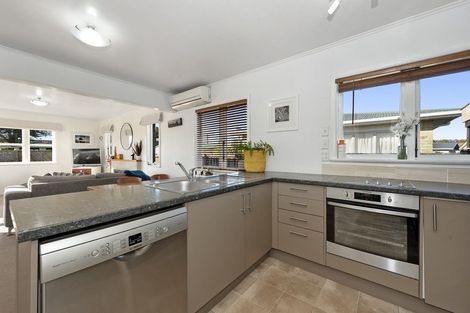 Photo of property in 10 Poaka Avenue, Dinsdale, Hamilton, 3204