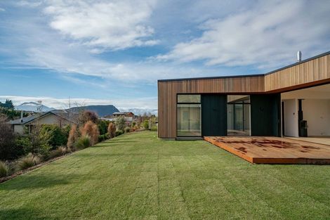 Photo of property in 44 Stackbrae Avenue, Wanaka, 9305