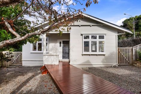 Photo of property in 10 Burma Road, Khandallah, Wellington, 6035
