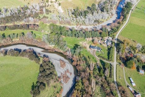 Photo of property in 172 Moeraki Road, Hinakura, Martinborough, 5784