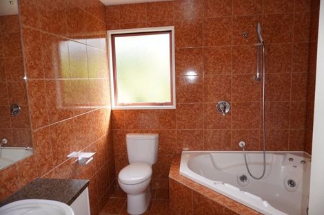 Photo of property in 72 Heathcote Road, Castor Bay, Auckland, 0620