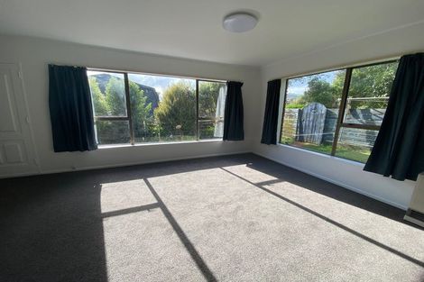Photo of property in 64 Churton Drive, Churton Park, Wellington, 6037