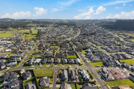 Photo of property in 5 Aro Mato Place, Huapai, Kumeu, 0810