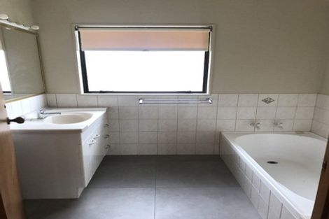 Photo of property in 1 Bass Street, West Harbour, Auckland, 0618