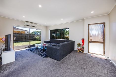 Photo of property in 2/10 Airfield Road, Takanini, 2112
