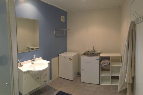 Photo of property in 29 Deverell Place, Northcross, Auckland, 0632