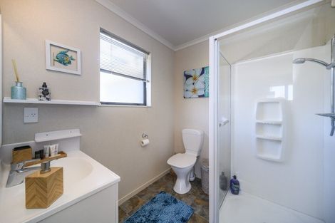 Photo of property in 76 Geneva Terrace, Kelvin Grove, Palmerston North, 4414