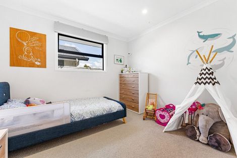 Photo of property in 35 Harding Drive, Papamoa Beach, Papamoa, 3118
