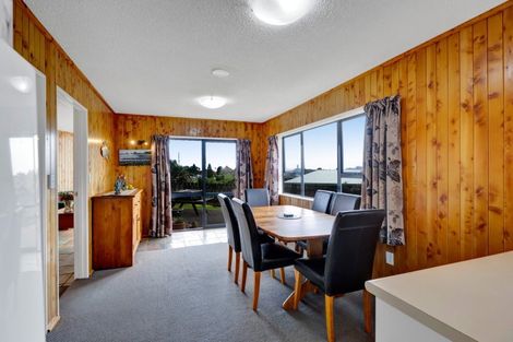 Photo of property in 16 Hussey Street, Oakura, 4314