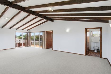 Photo of property in 15 Wychwood Crescent, Bishopdale, Christchurch, 8053