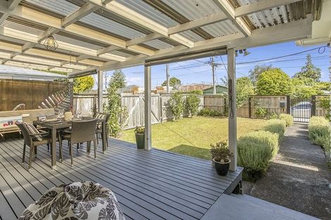 Photo of property in 15 Enderby Drive, Te Atatu Peninsula, Auckland, 0610