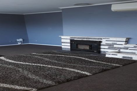 Photo of property in 5 Alder Place, Newlands, Wellington, 6037