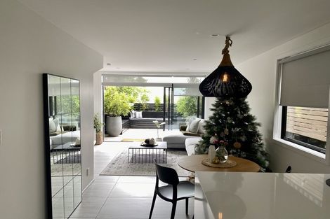 Photo of property in 6/15 Chivalry Road, Glenfield, Auckland, 0629