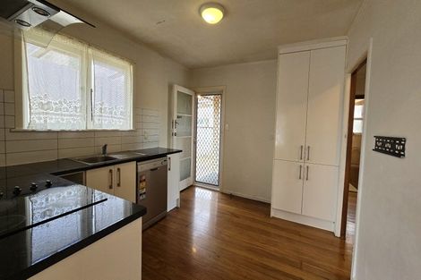 Photo of property in 4 Binsted Road, New Lynn, Auckland, 0600