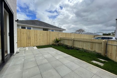 Photo of property in 1/12 Enderby Drive, Te Atatu Peninsula, Auckland, 0610