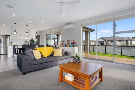 Photo of property in 21 Greystone Place, Omokoroa, 3114