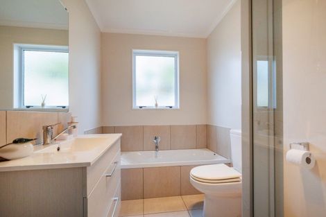 Photo of property in 10 Galea Grove, Kelvin Grove, Palmerston North, 4414