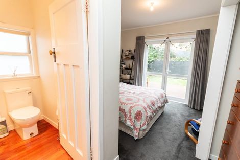 Photo of property in 2 Akatea Street, Berhampore, Wellington, 6023