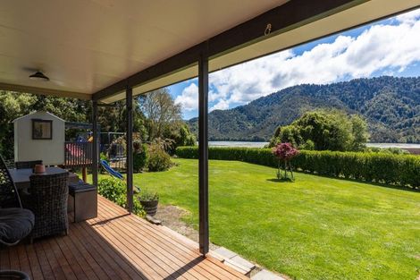Photo of property in 1058 Queen Charlotte Drive, Linkwater, Picton, 7281