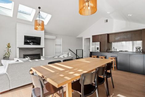 Photo of property in 2 Eichardt Place, Jacks Point, 9371