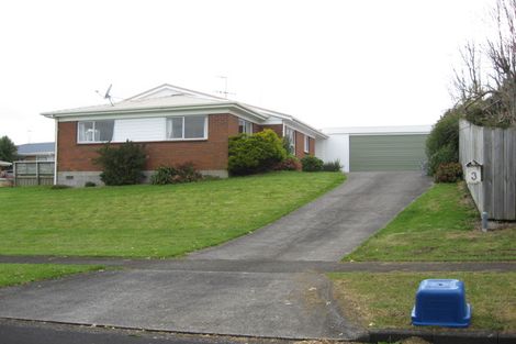 Photo of property in 3 Hawke Place, Pukekohe, 2120