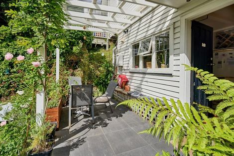 Photo of property in 2b Wilkinson Street, Oriental Bay, Wellington, 6011