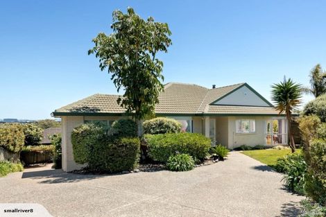 Photo of property in 22 John Brooke Crescent, East Tamaki Heights, Auckland, 2016