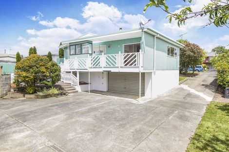Photo of property in 21 Realm Place, Massey, Auckland, 0614