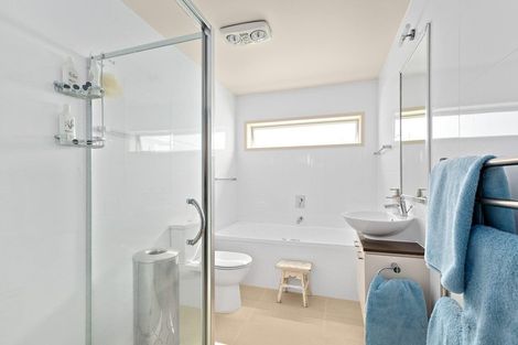 Photo of property in 18 Kensington Drive, Orewa, 0931