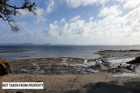Photo of property in 1289a Whangaparaoa Road, Army Bay, Whangaparaoa, 0930