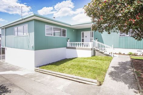 Photo of property in 21 Realm Place, Massey, Auckland, 0614
